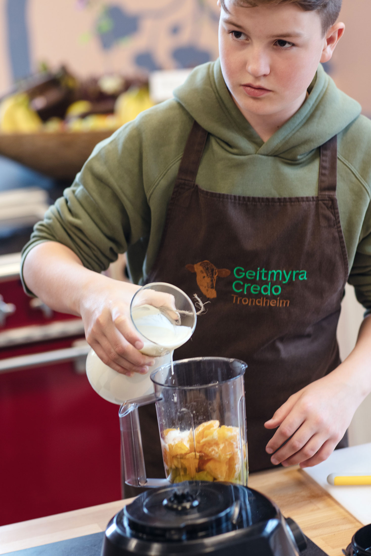 At Geitmyra, pupils in primary and lower secondary school can cook and learn about sustainable food production. Photo: Geir Mogen.